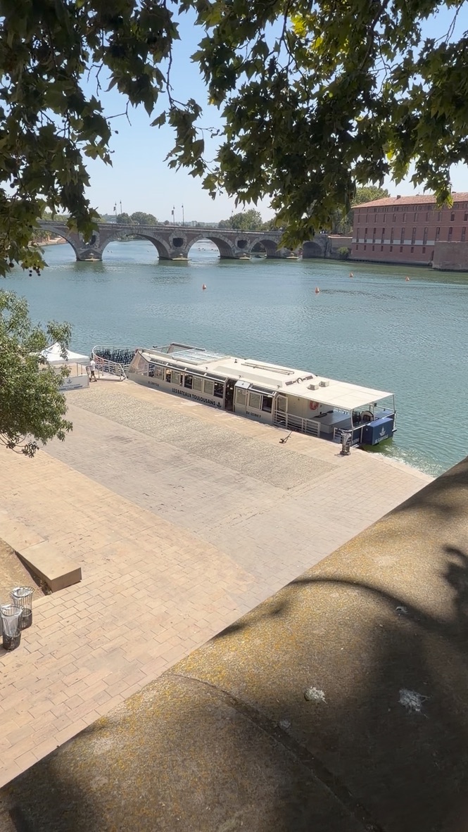Riverboat docked on the Garonne beneath the Pont Neuf in Toulouse